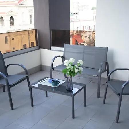 E-twelve アパート ナポリ