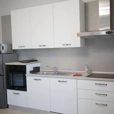 E-twelve アパート ナポリ